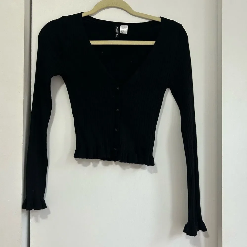 Divided H&M black long sleeve button shorty - Picture 1 of 4